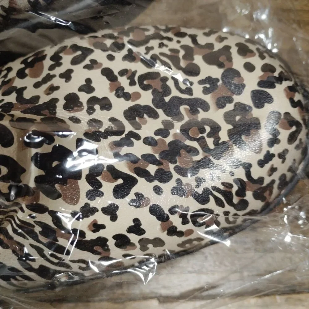 OOFOS Oocloog M8 W10 Clog Leopard Recovery Shoes NEW Slip On Sandal